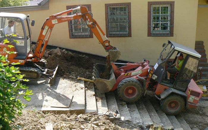 Terrassenanlage, Teich, Treppen und Mauern